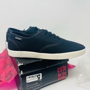 NWT Cute to the Core Black/White Sneakers Size 8